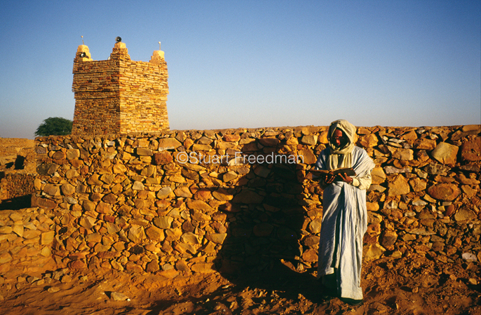 Mauritania - Chinguetti - A librarian reads a traditional Koran outside the Chinguetti Mosque